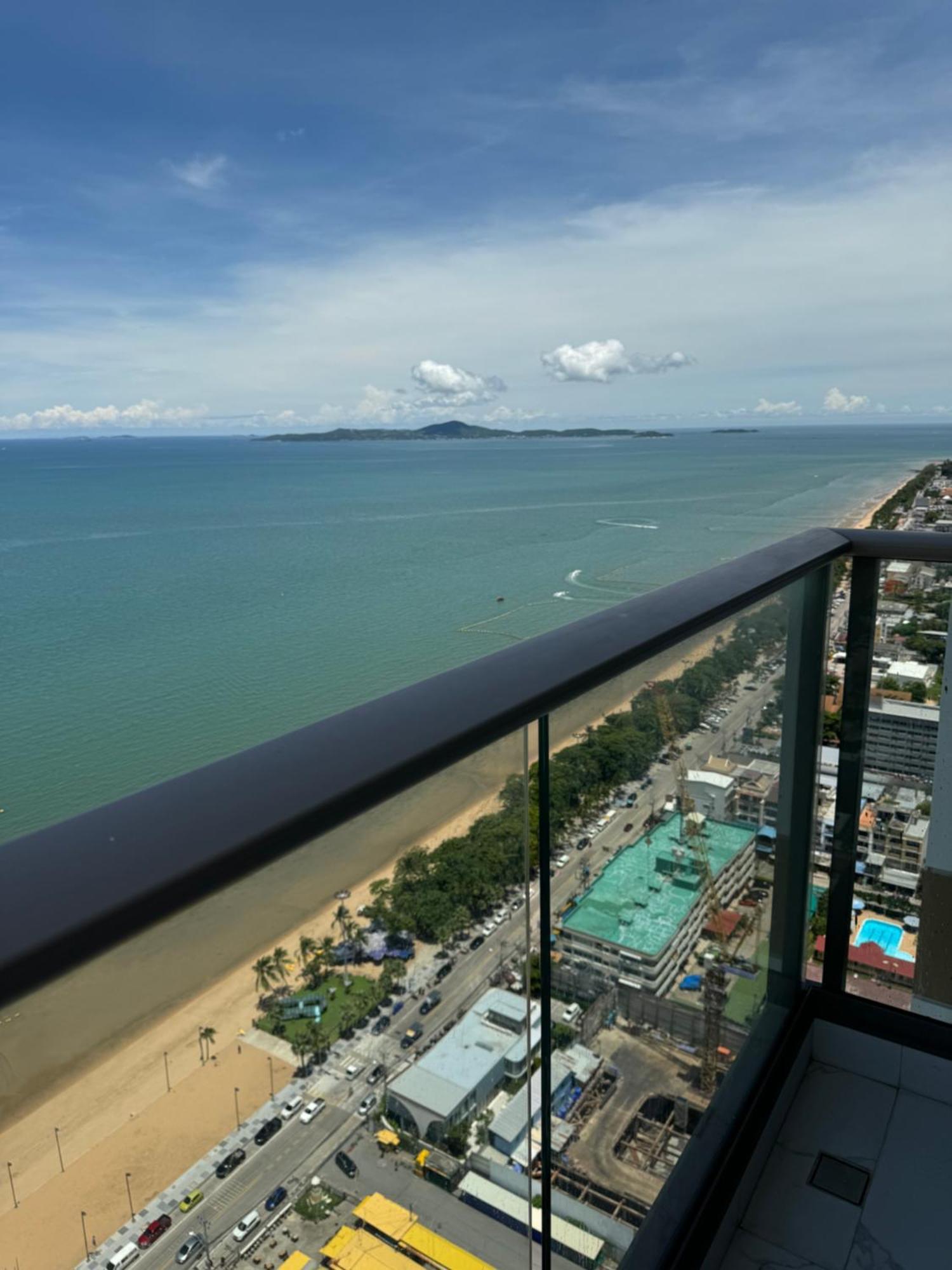 Copacabana Beach Jomtien 科帕卡巴纳海乔木提安海滩毗邻乔木提安夜市 ภายนอก รูปภาพ