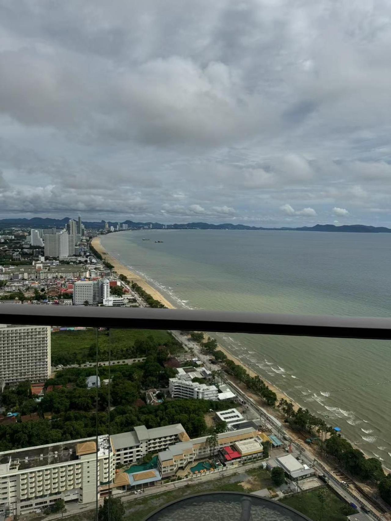 Copacabana Beach Jomtien 科帕卡巴纳海乔木提安海滩毗邻乔木提安夜市 ภายนอก รูปภาพ
